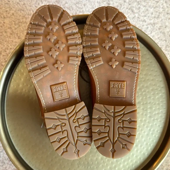 Frye – James Bal Lug Oxford Lace Up Cap Toes Shoes - Picture 5 of 15